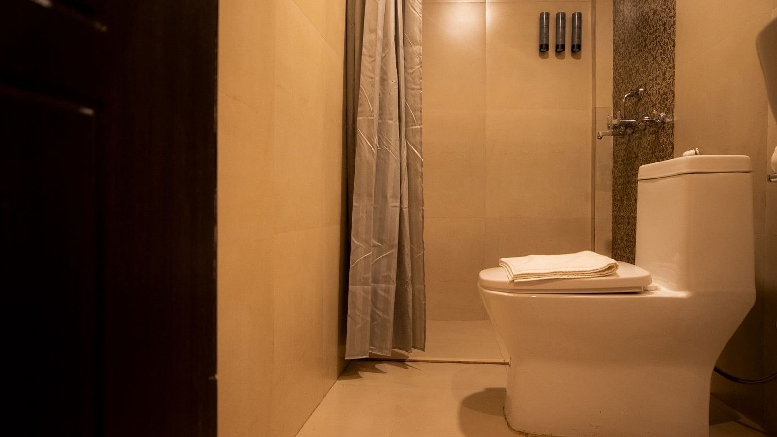 A commode in a washroom | Summit Oakden Resort & Spa, Mall Road