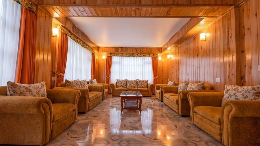Image of  asitting area with sofa and wooden decor at Summit Gangchen Hotel, Lachen