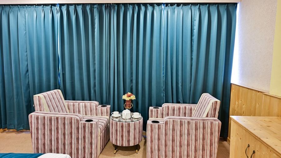 JR SUITE 2 (Large)