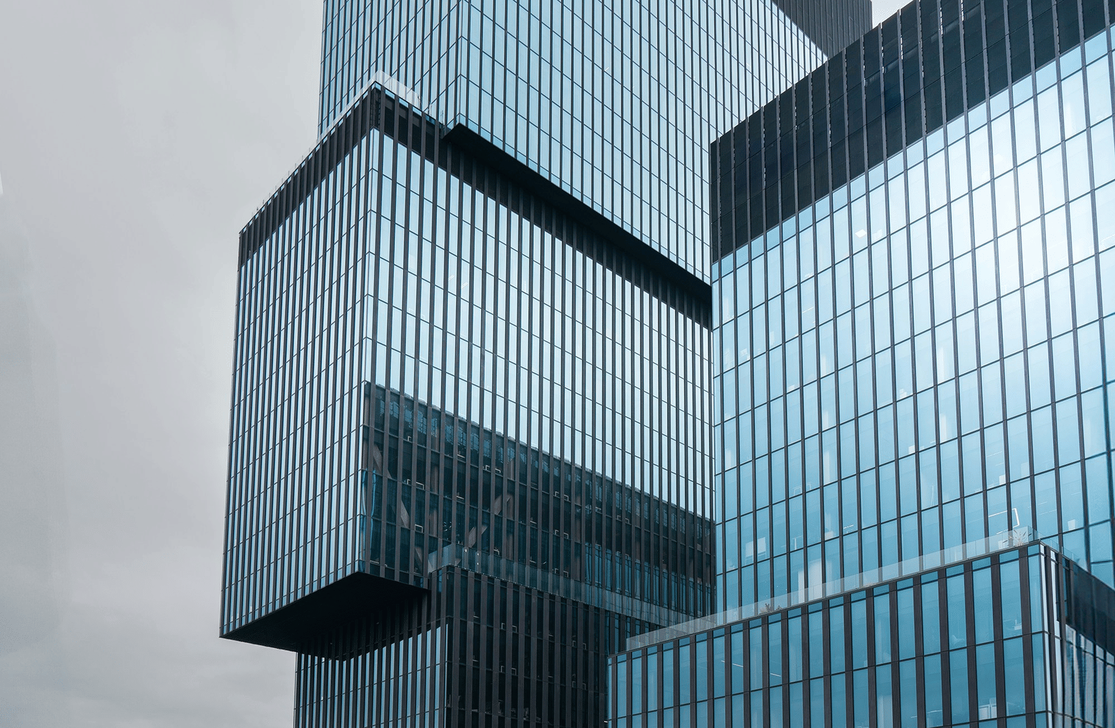 jakub-zerdzicki-fCbHWOJCXqo-unsplash