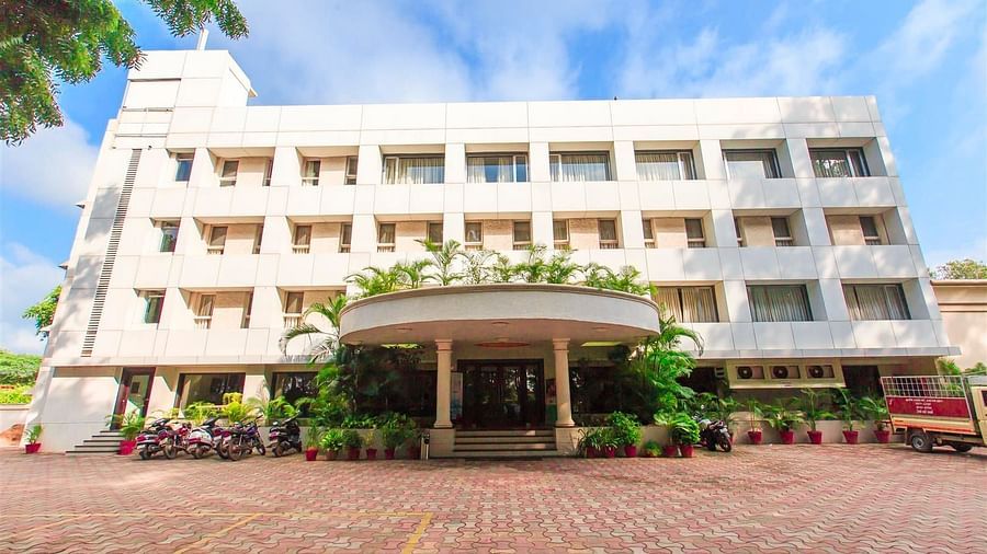 VITS Shalimar Ankleshwar facade image with a spacious parking area in view and blue sky in the background