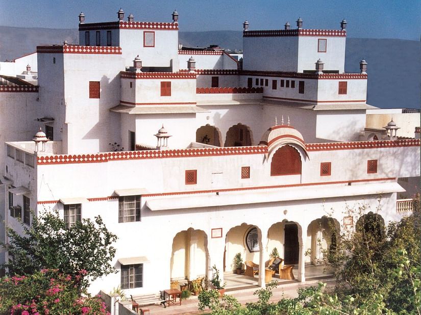 Facade of Mandawa Haveli, Jaipur as seen from afar