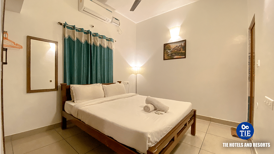 Room (3)