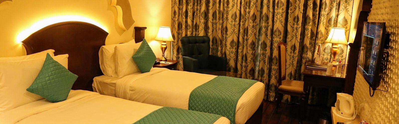 deluxe twin room at comfort inn sapphire, jaipur