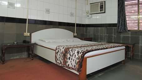 Deluxe AC Rooms Rajdoot Residency Mumbai 25