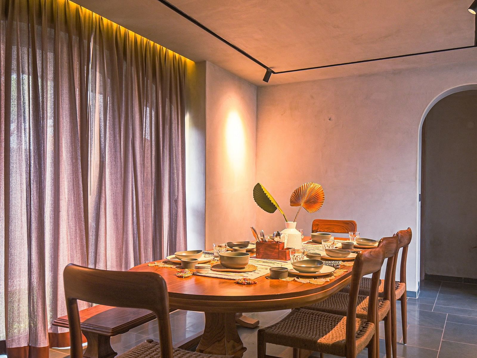 An image of a dining table with chairs and a bench - Lindsay Manor, Vagator