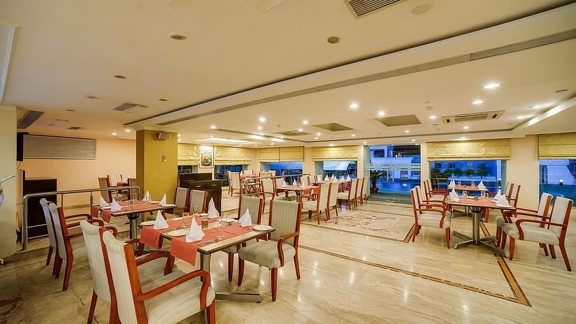 The Oriental Restaurant at Hotel Royal Sarovar Portico Siliguri, Hotels in Silguri