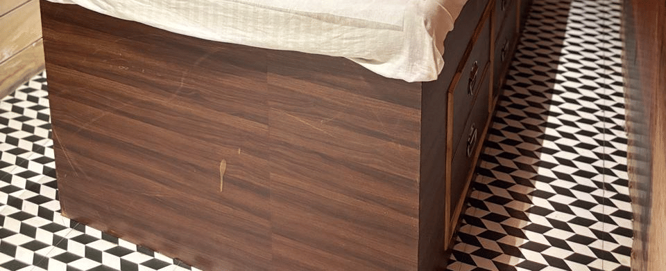 SKYN Spa, Massage bed in the therapy room