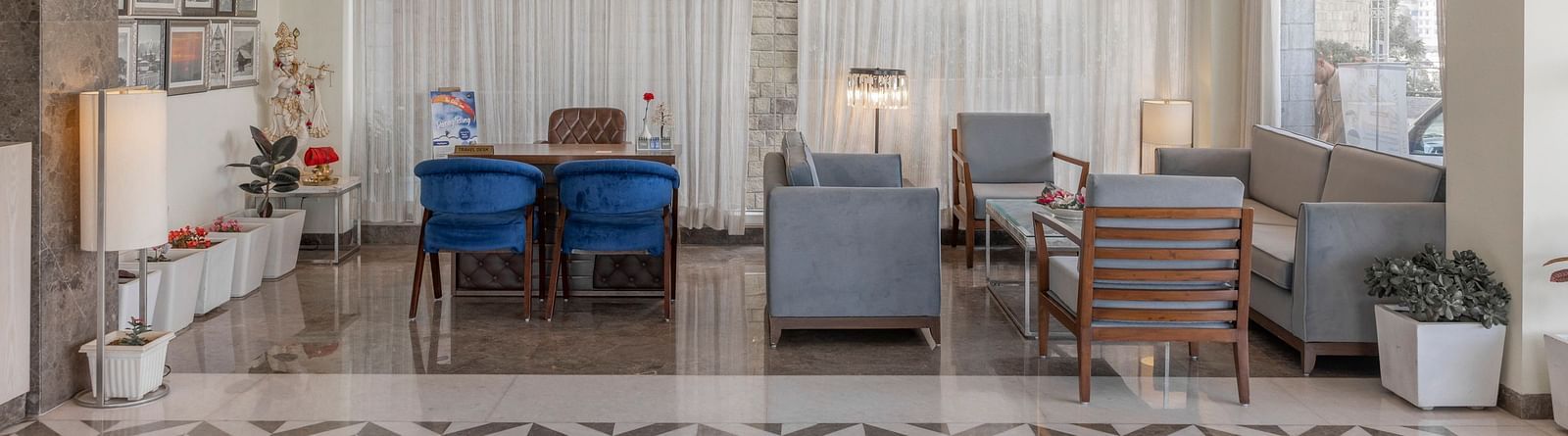 Sitting area at the lobby of the zion, shimla