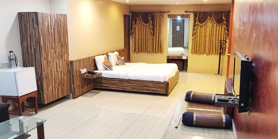 alt-text ROYAL - Luxurious Royal Room accommodation in Egmore