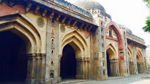 moth-ki-masjid-south-extension-2-delhi-tourist-attraction-x637e