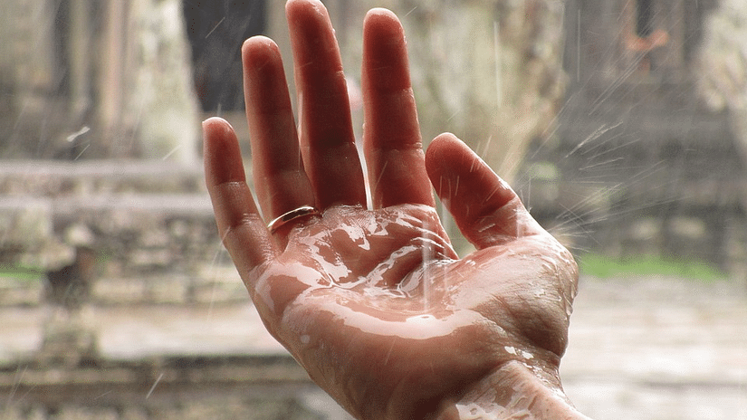 hand-1819357 960 720