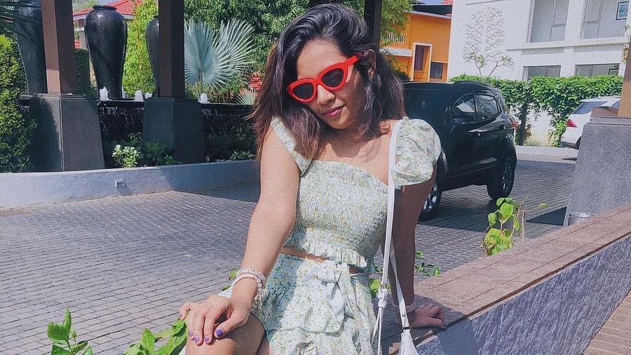 Woman in green dress and red sunglasses - Rhythm Lonavala