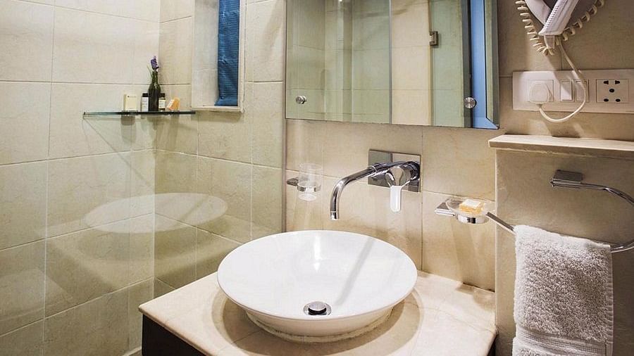 Deluxe Room Rockland Hotel Chittaranjan Park New Delhi Hotel in CR Park 4