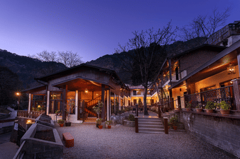 The Earl's Court, Nainital