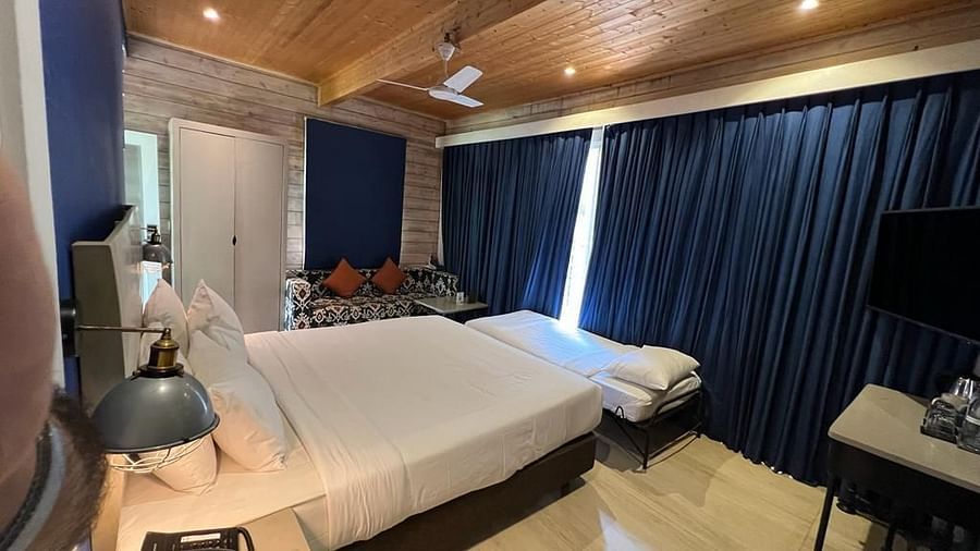 Deluxe King Sea View Chalet 2