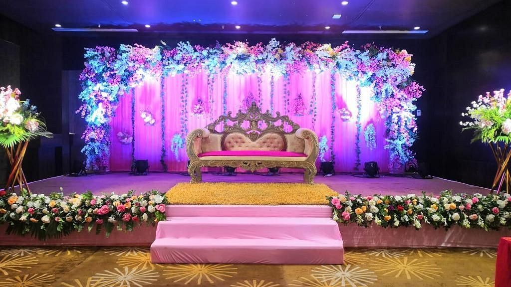 Stage Cinnamon Hall