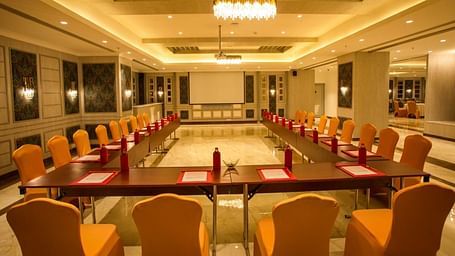 An image of a u-shape seating arrangement in a banquet hall in Chennai