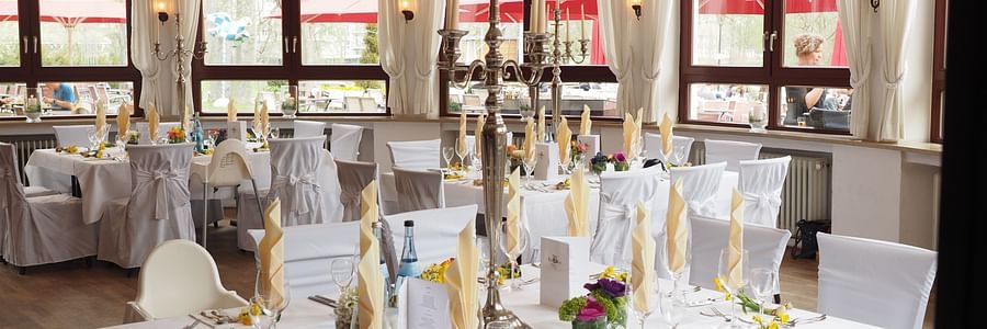 Seating arrangement in a banquet hall