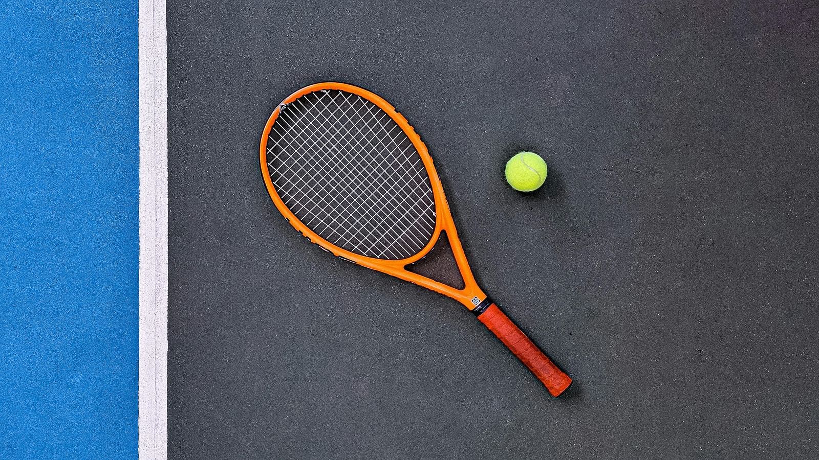 Tennis racket and a ball