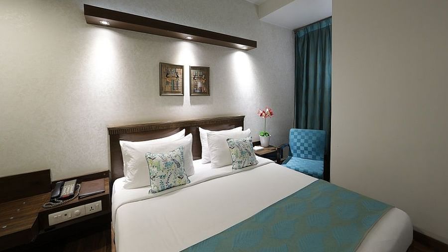 Deluxe Room Rockland Hotel Chittaranjan Park New Delhi Hotel in CR Park 3