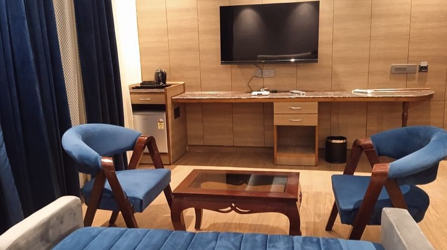Lime Tree Banquet greater noida - Superior king room facing television