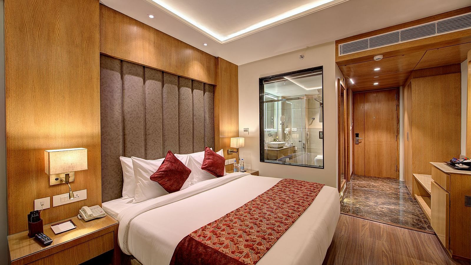 Executive room with Jucchuzi