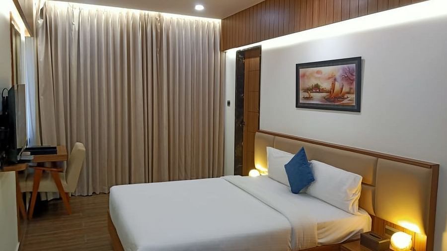 Executive room with double bed and modern amenities at TGI Felicity, Bangalore