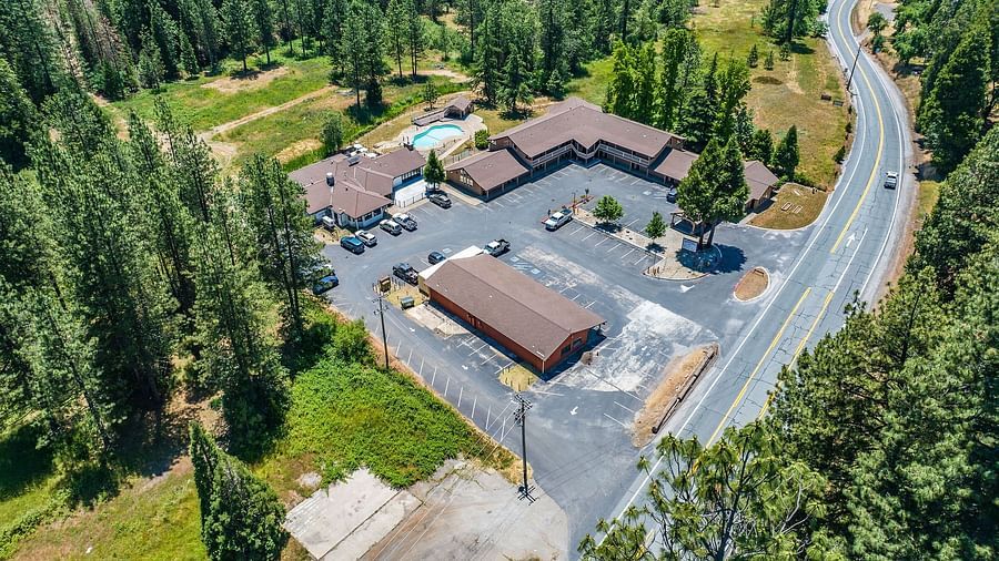 Aerial view of Amador Hotel surrounded by a forest.