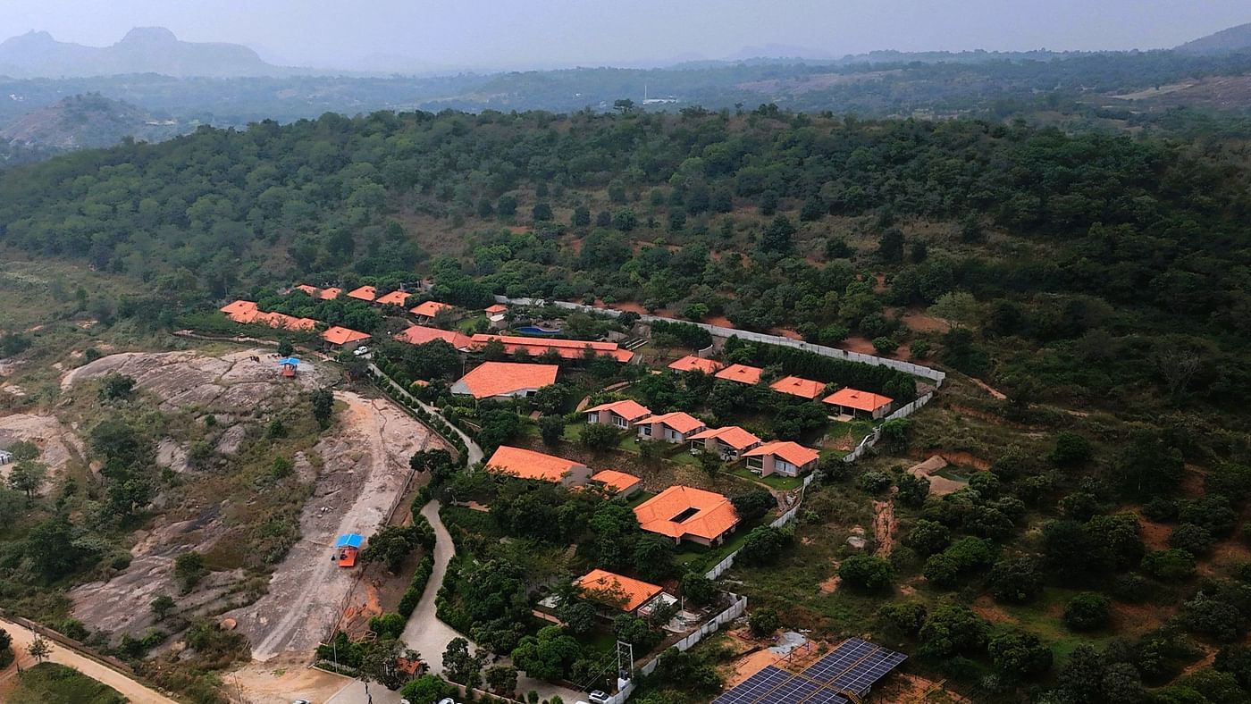 Ab aerial shot of Ravishing Retreat surrounded by lush greenery
