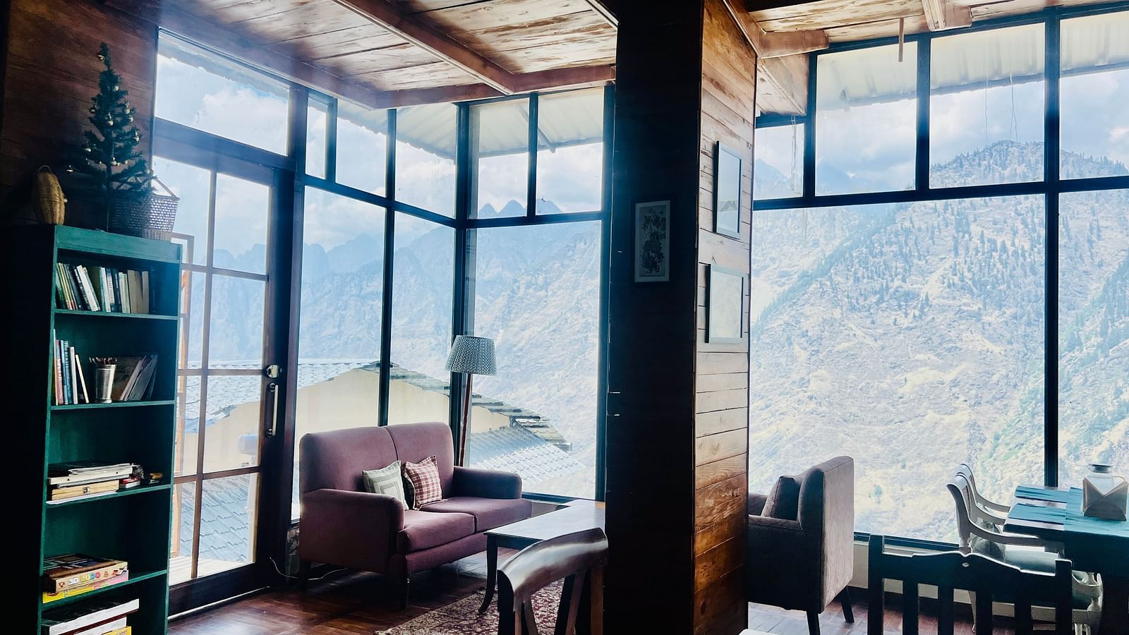 Image of a reading corner wih vuews of the mountain