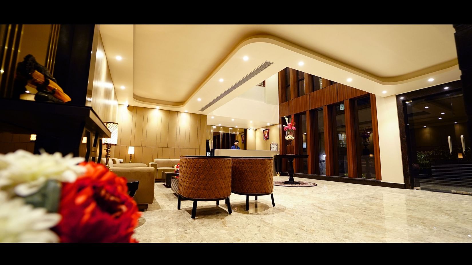Reception area at Five Elements Hotels Maplewood Premier