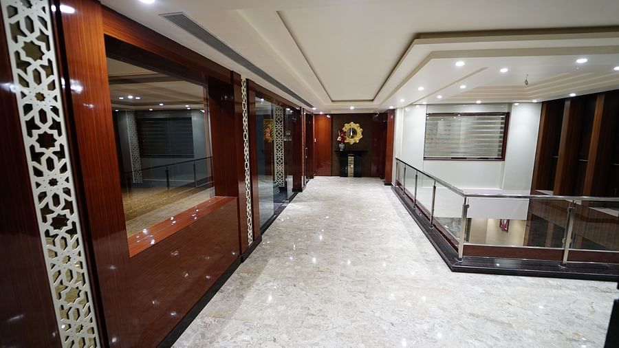 Corridor at Five Elements Hotels Maplewood Premier