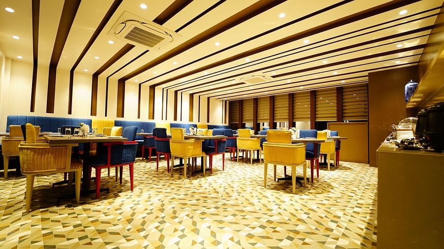 Dining arrangement in a restaurant at Five Elements Hotels Maplewood Premier