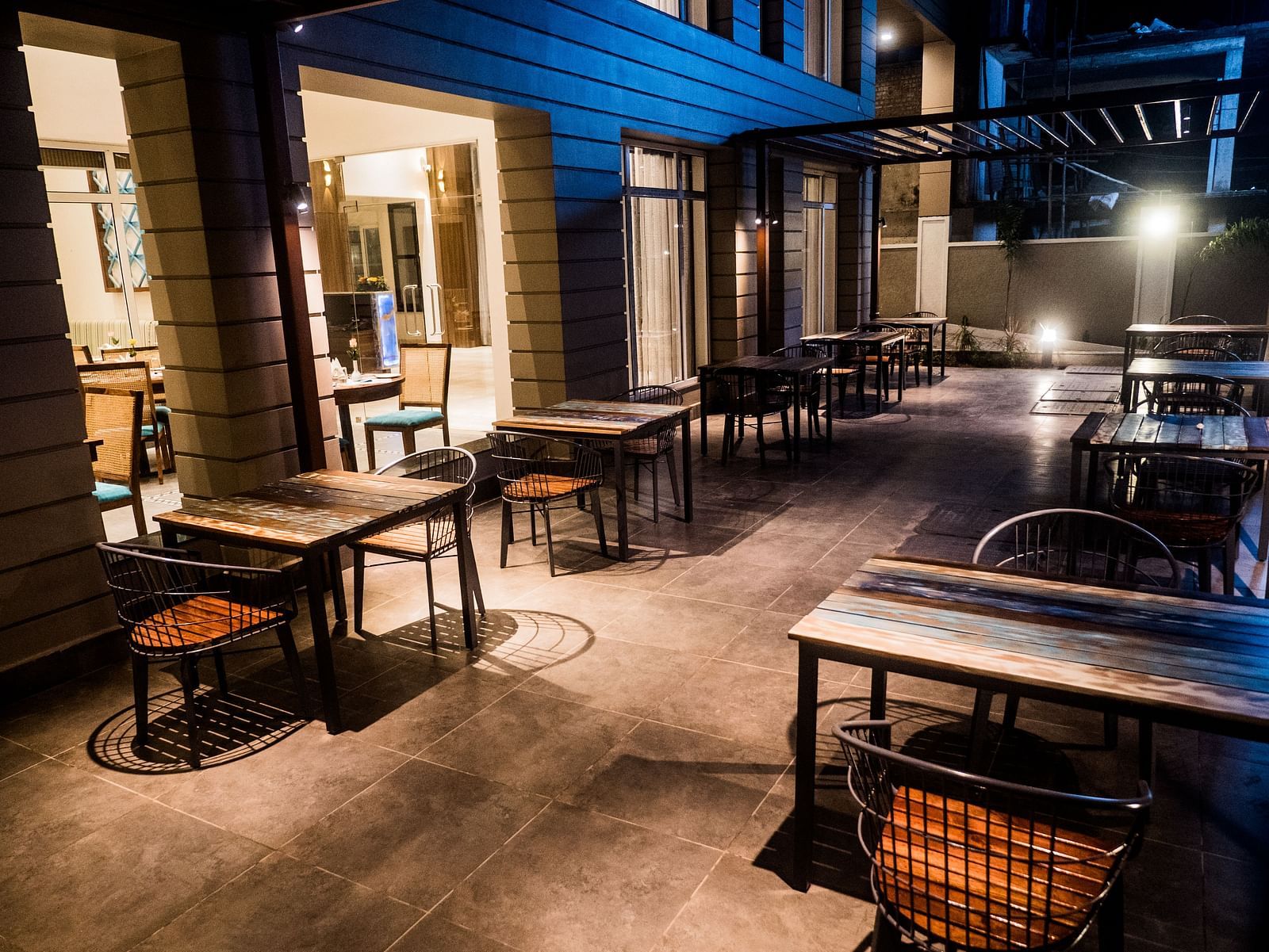 outdoor seating at the restaurant 