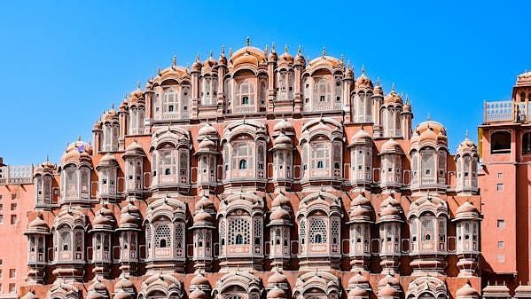 A facade image of the Hawa Mahal with a clear blue sky in the background