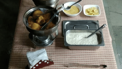 bajji and chatney in breakfast menu kept on a table