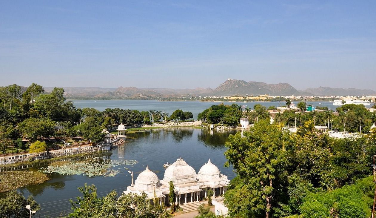 Lake pichola in Udaipur surrounded by lush greenery