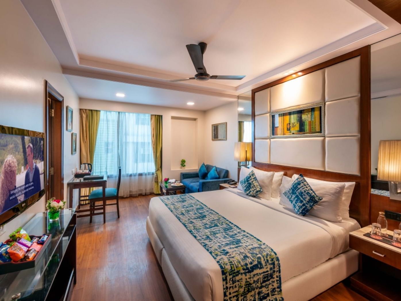 Club Room King Size Bed