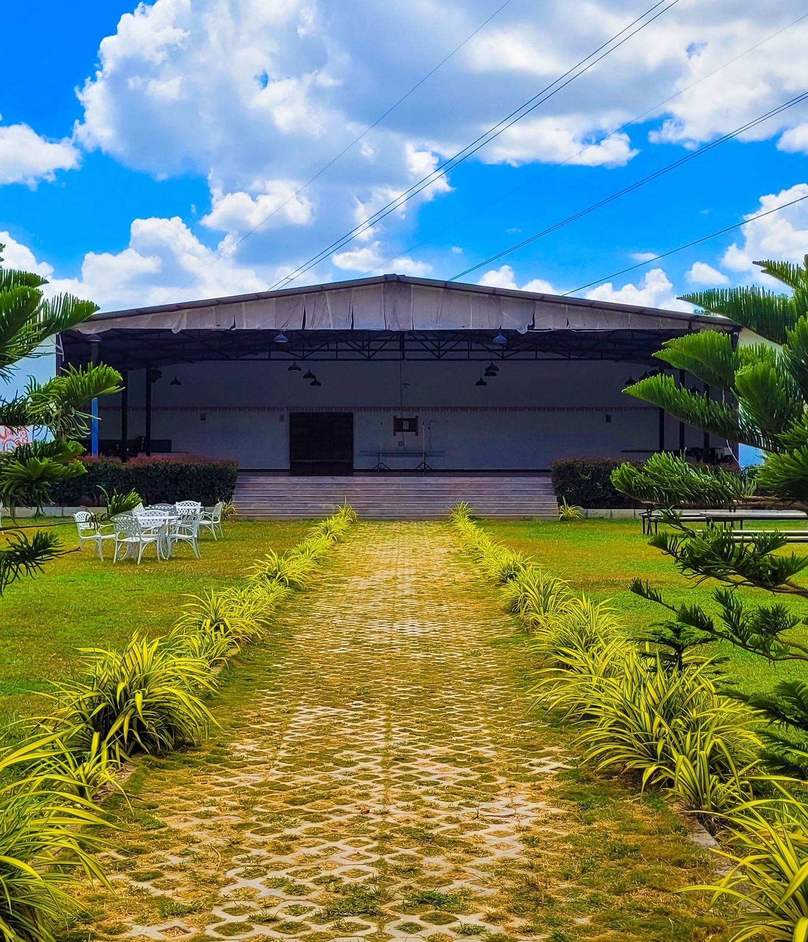 Wide view of lush green garden during the day | Vistar Resort, Bengaluru