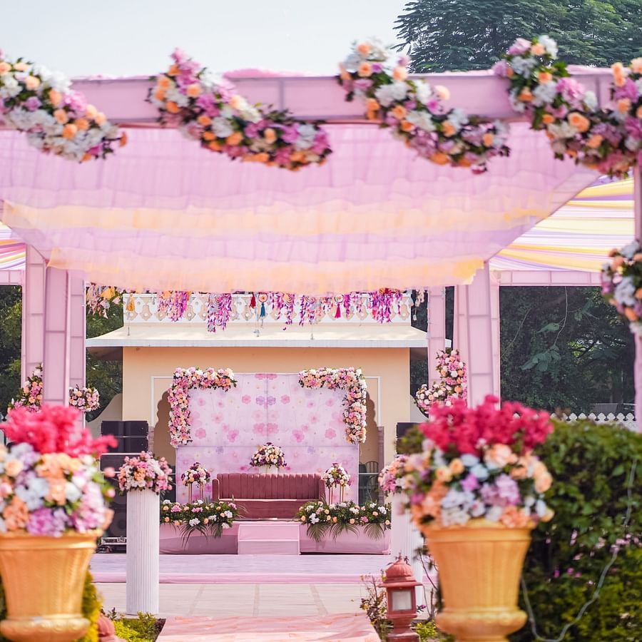 1 - Mehendi - Royal Wedding in Jaipir - Hotel Umaid Palace