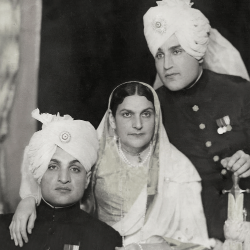 Generals Wife and Kids BW