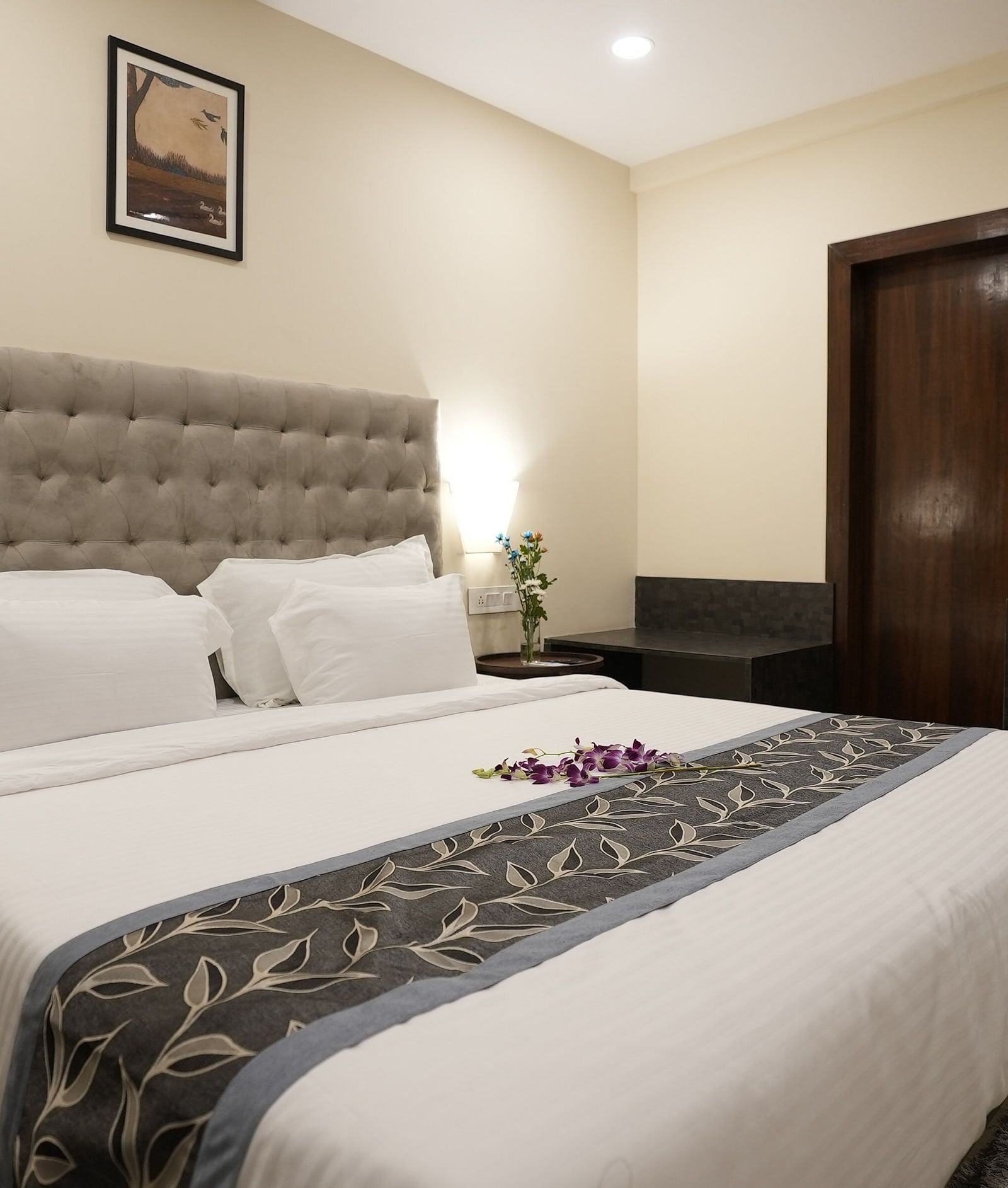Stylish room featuring a bed, soft lighting, and neutral tones at The Verda de Miranda Resort.