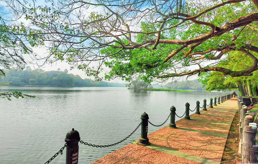 Rabindra Sarovar lake 01.jpg