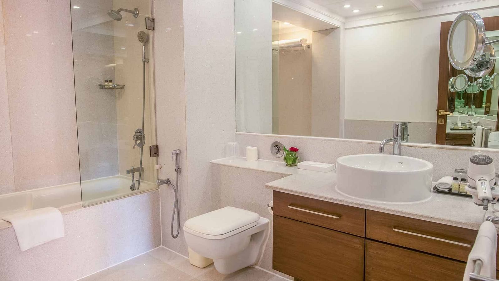 overview of the bathroom inside family villa - Caravela Beach Resort Goa