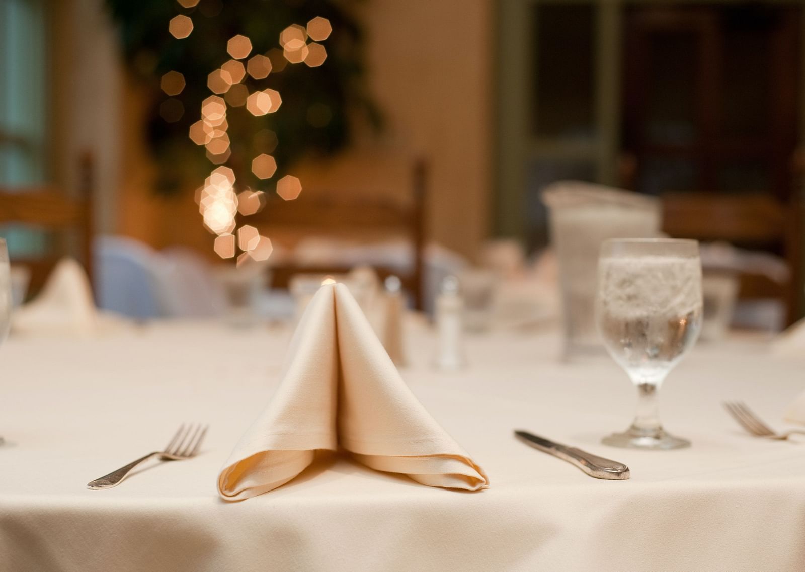Dining arrangement at a restaurant