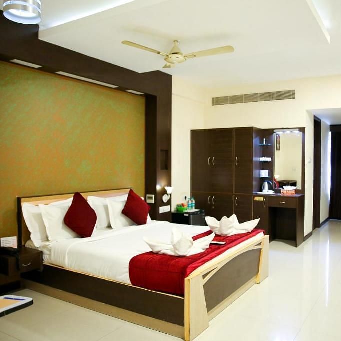 CLUB ROOM