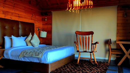 the bed and the chair at the presidential suite in Cherrapunjee