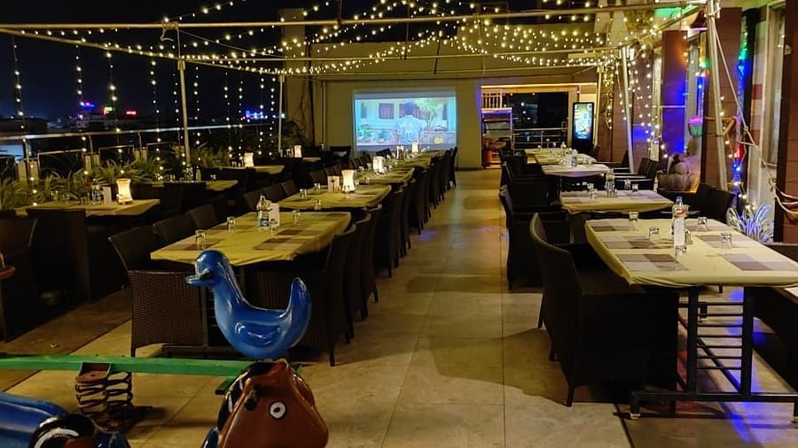 THE ROOF RESTAURANT (2)