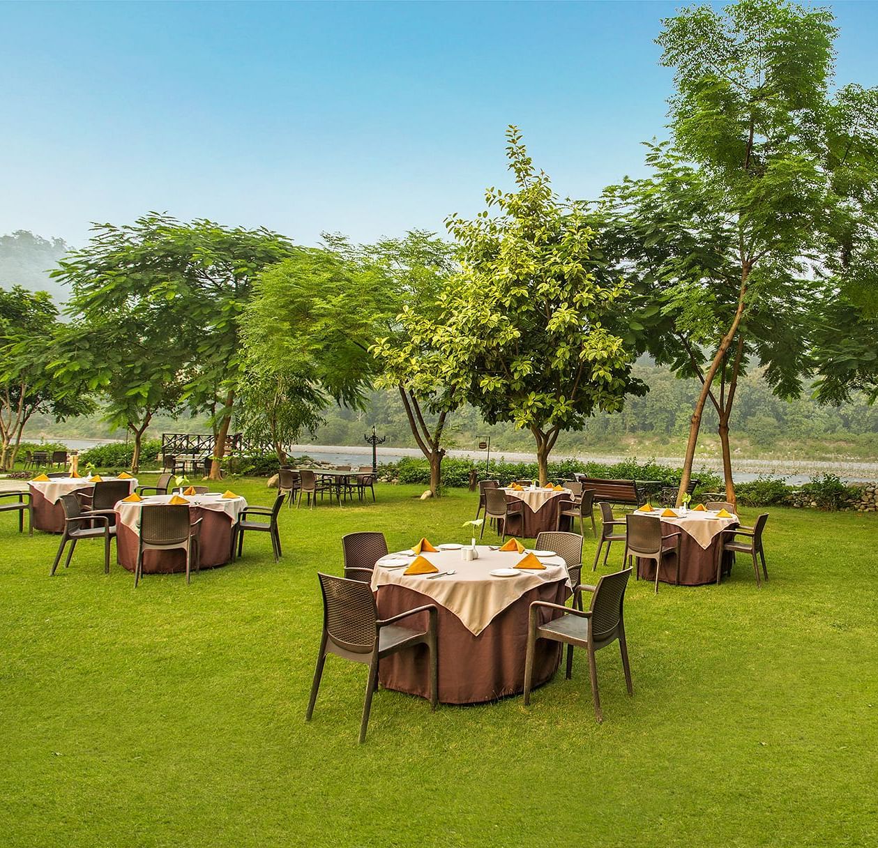Outdoor dining area with umbrellas and plants at The Riverview Retreat, Corbett.